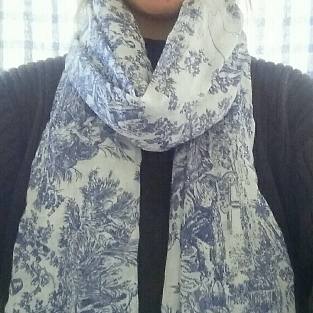 Rose and Rose Scarf, in perfect condition